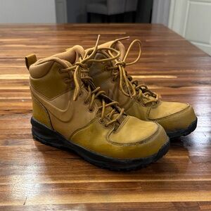 Nike Boys Tan Leather Boots